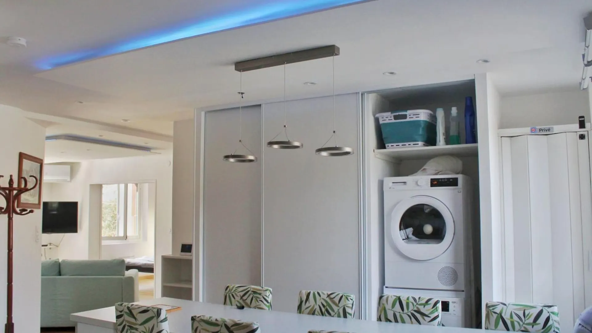 Spacious Cocoon In Six-Fours-Les-Plages