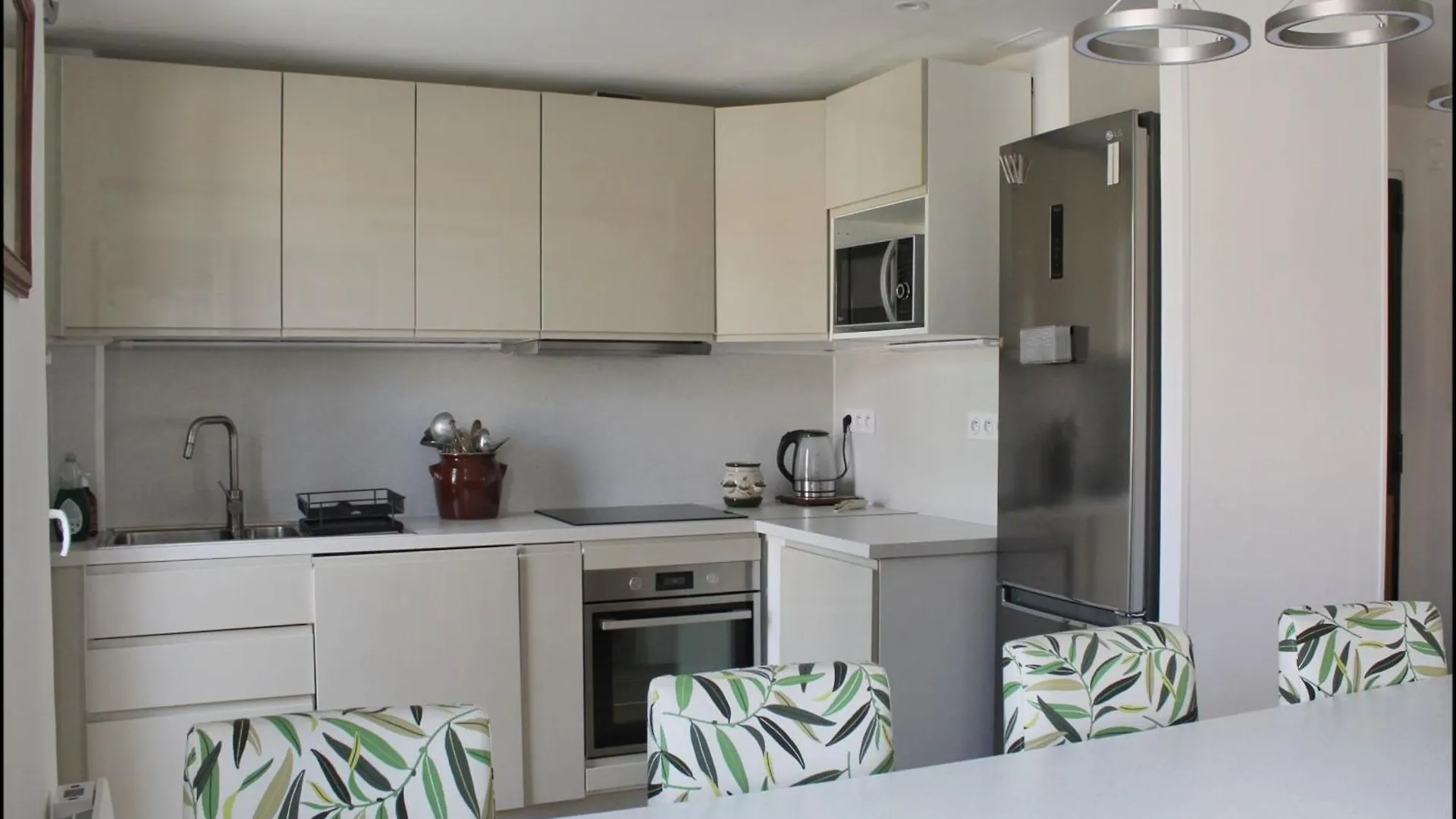 Spacious Cocoon In Six-Fours-Les-Plages 0*,