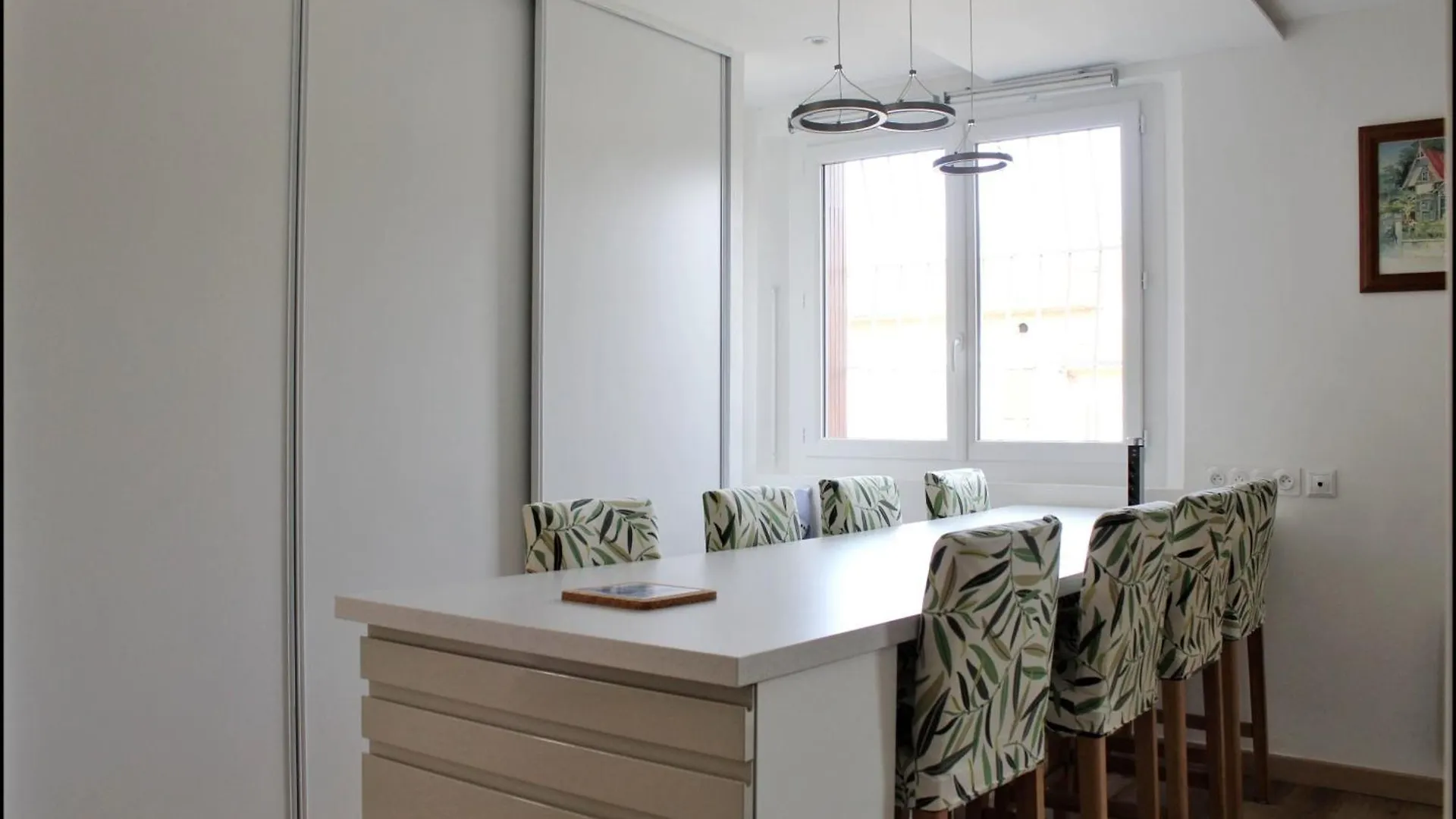 Spacious Cocoon In Six-Fours-Les-Plages Apartment