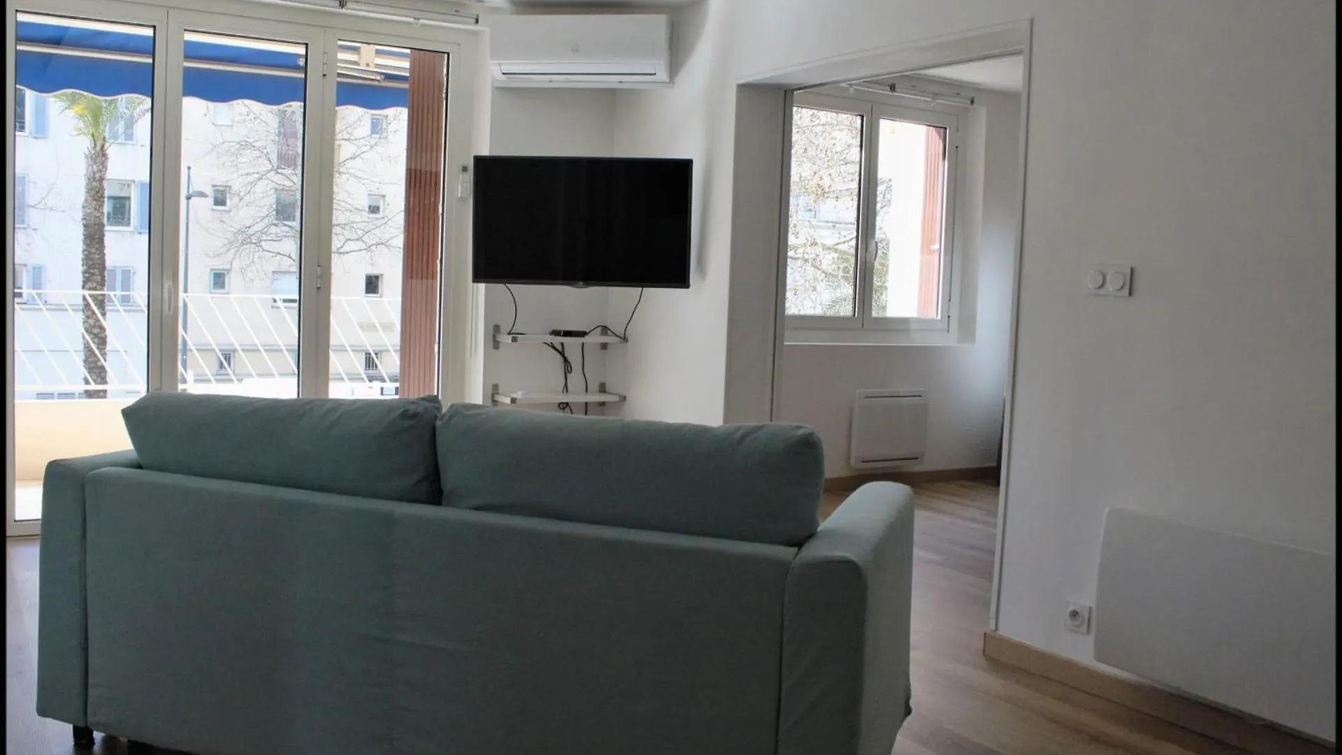 Spacious Cocoon In Six-Fours-Les-Plages Apartment